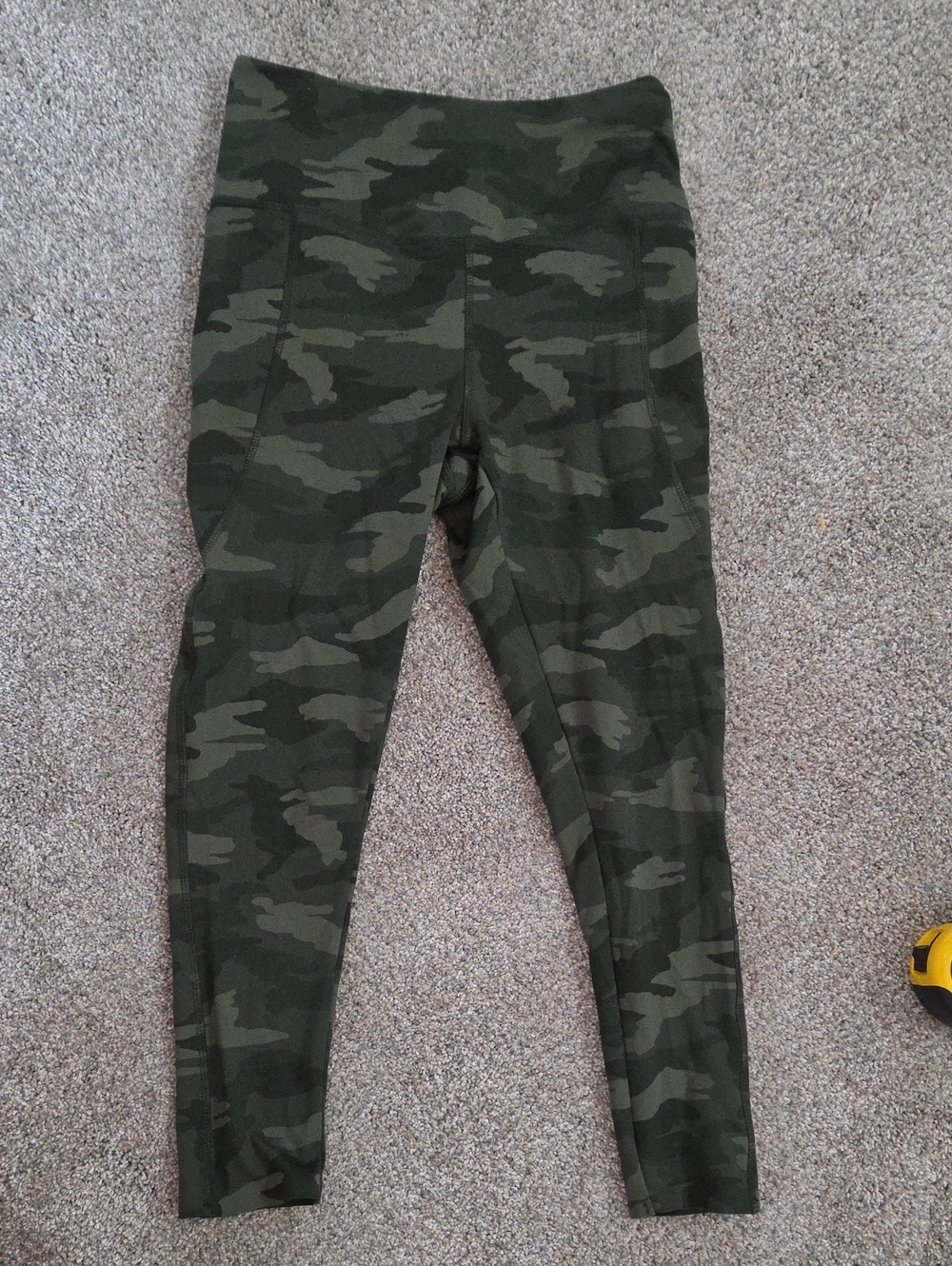 Danskin Womens Green Camo Leggings With Side Pockets